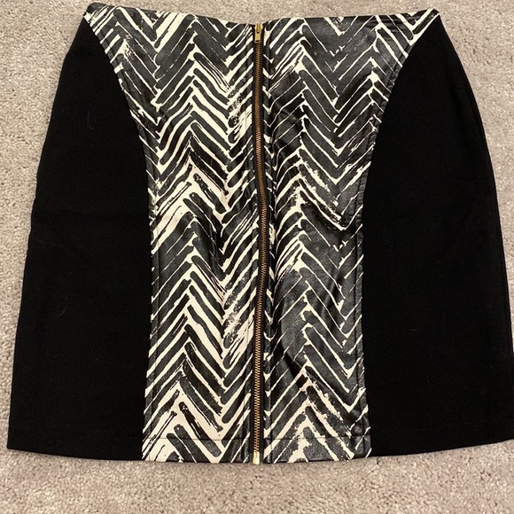 Minkpink black zebra print stretch leather skirt - Picture 3 of 7